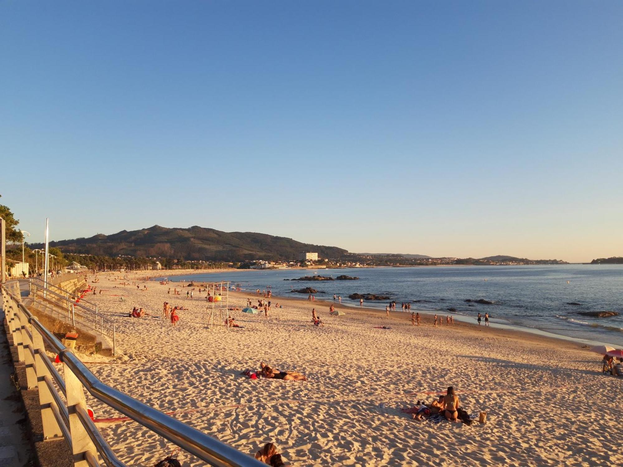 Апартаменты Atico En La Playa De Samil Виго Экстерьер фото